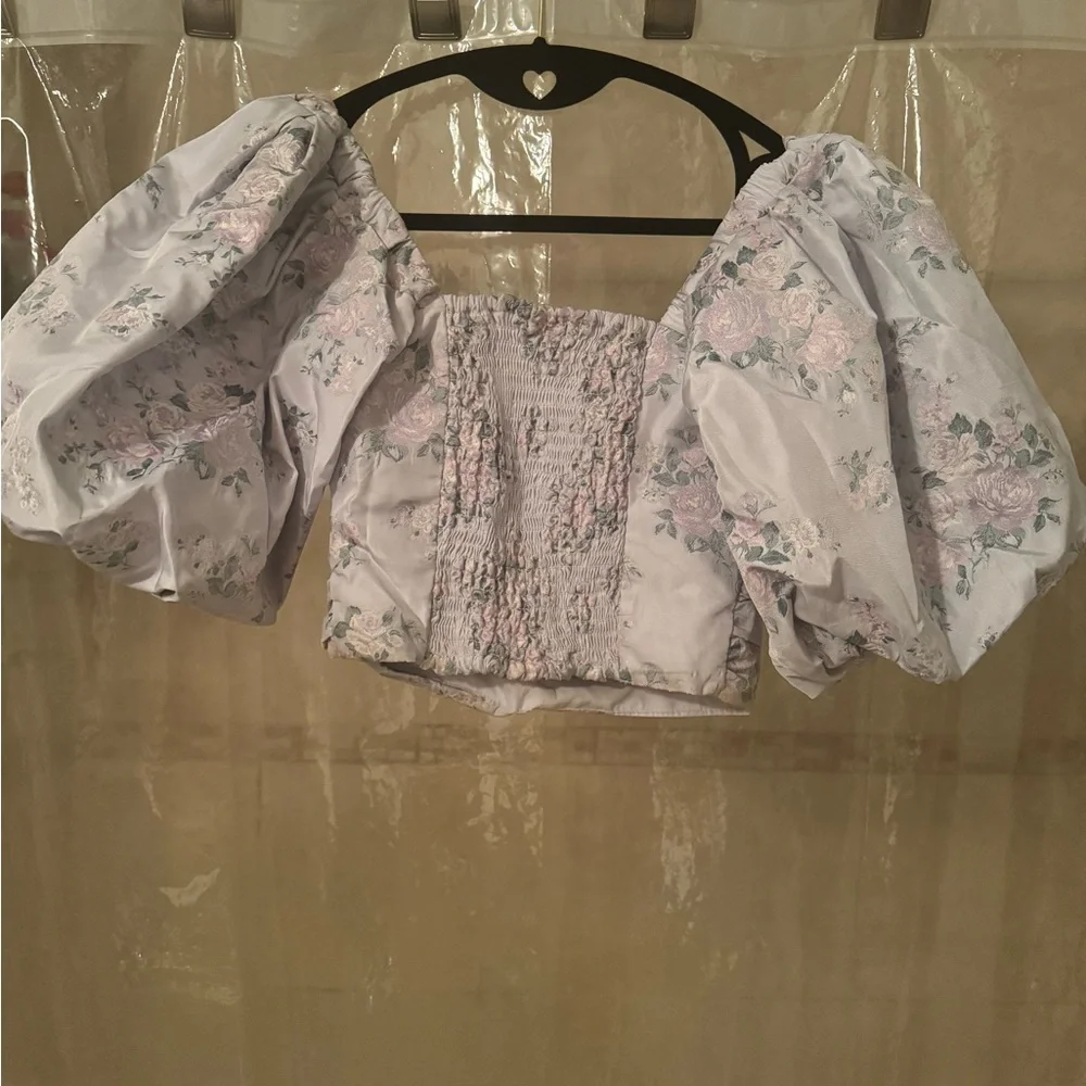 Express Lux lavender floral puff sleeve top - Picture 5 of 5